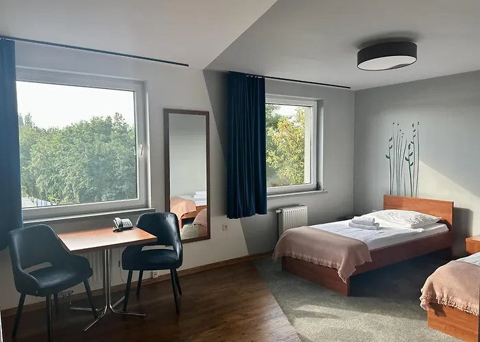 Gosciniec Promus מלון *